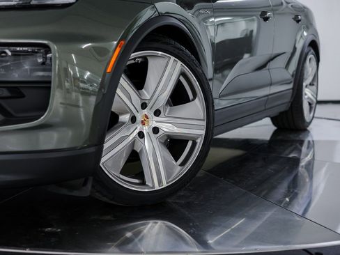 New 2025 Porsche Macan Electric image 12