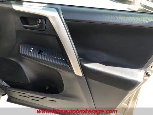 Used 2014 Toyota RAV4 LE FWD image 21