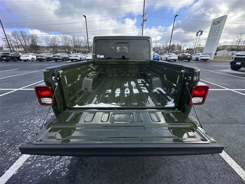 Used 2023 Jeep Gladiator Rubicon w/ Cold Weather Group image 23
