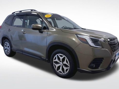 Used 2023 Subaru Forester Premium image 2