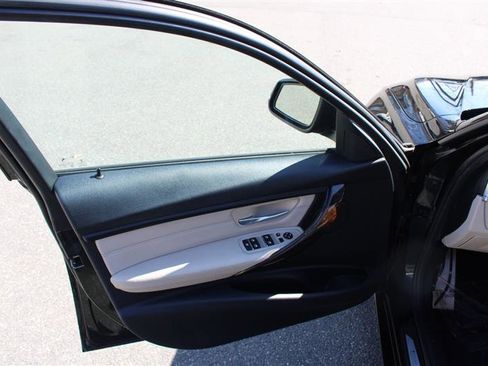 Used 2016 BMW 320i Sedan image 12