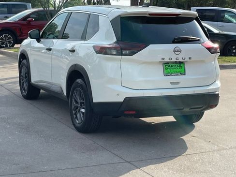 Used 2024 Nissan Rogue S FWD image 4