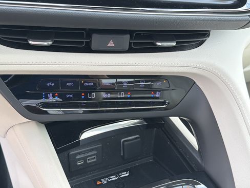 Used 2023 Buick Envision Avenir FWD image 29