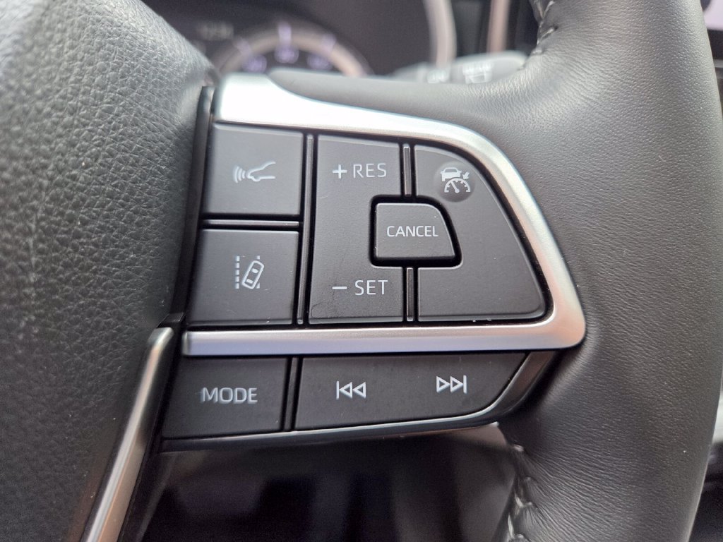 Used 2023 Toyota Highlander XLE FWD image 22