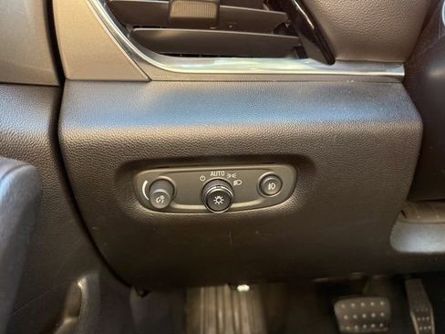 Used 2019 Chevrolet Traverse LT image 20