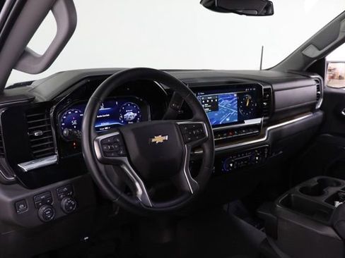 Used 2024 Chevrolet Silverado 1500 LT AWD/4WD image 16