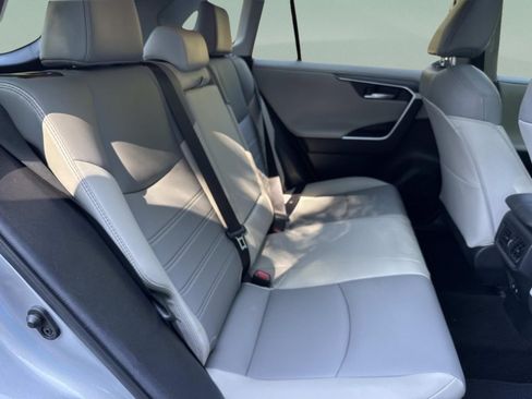 Used 2021 Toyota RAV4 Limited AWD/4WD image 26