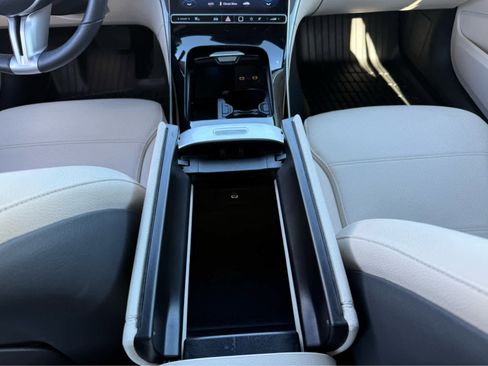 Used 2025 Mercedes-Benz C 300 4MATIC Sedan image 32