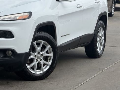 Used 2015 Jeep Cherokee Latitude w/ Cold Weather Group AWD/4WD image 3