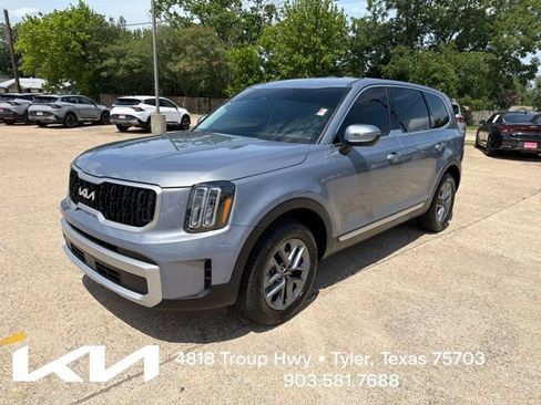 Certified 2025 Kia Telluride LX FWD image 3