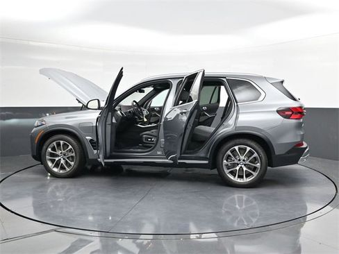 New 2026 BMW X5 xDrive50e w/ Climate Comfort Package image 33