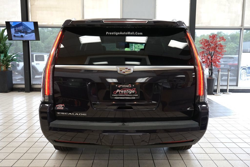 Used 2018 Cadillac Escalade Luxury AWD/4WD image 20