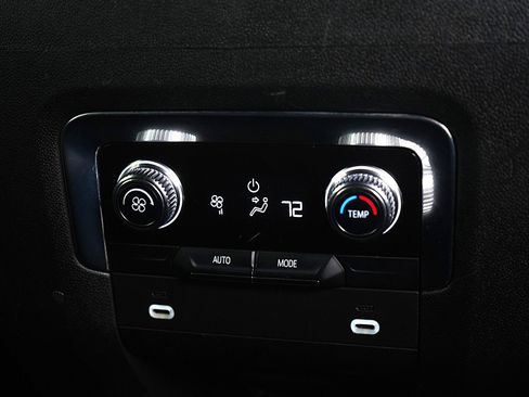 Used 2023 GMC Yukon SLE AWD/4WD image 17