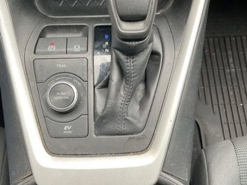 Used 2021 Toyota RAV4 LE image 24