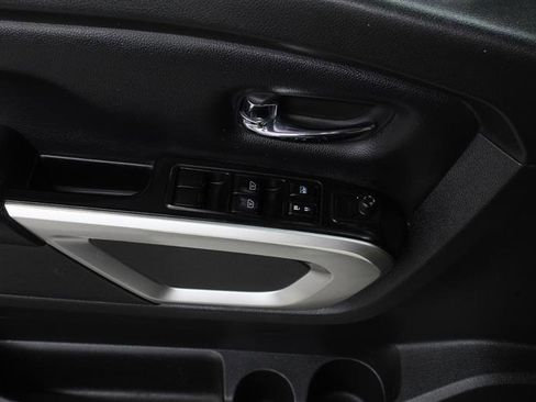 Used 2018 Nissan Titan SV w/ SV Convenience Package image 15