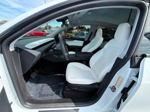 Used 2026 Tesla Model Y Long Range AWD/4WD image 9
