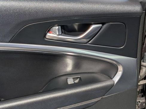 Used 2025 Genesis G70 2.5T RWD image 27
