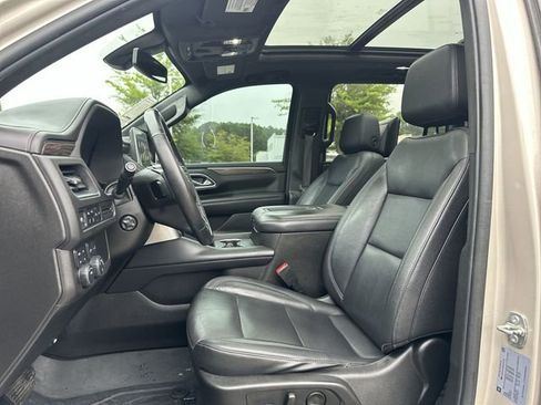 Used 2021 Chevrolet Suburban Z71 w/ Luxury Package AWD/4WD image 12