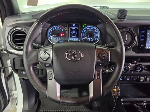 Used 2018 Toyota Tacoma TRD Off-Road w/ Technology Package AWD/4WD image 22