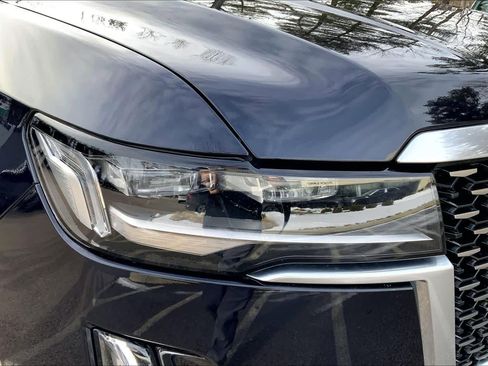 Used 2022 Cadillac Escalade Premium Luxury w/ Performance Package image 25