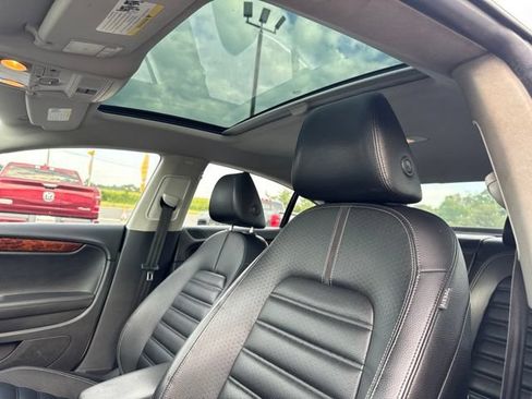 Used 2011 Volkswagen CC Lux FWD image 32