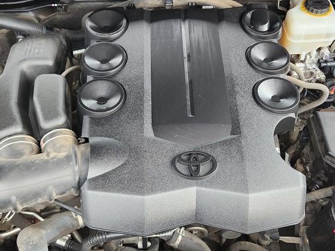 Used 2016 Toyota 4Runner SR5 AWD/4WD image 16