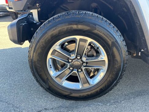 Used 2018 Jeep Wrangler Unlimited Sahara image 28