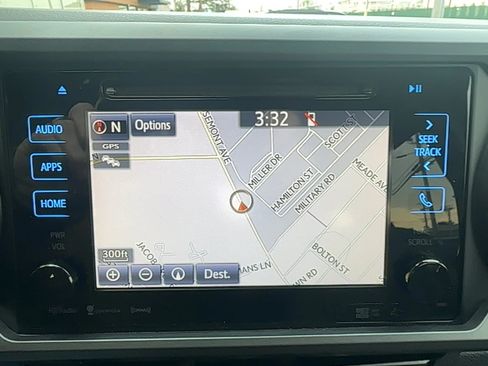 Used 2018 Toyota Tacoma TRD Sport AWD/4WD image 8