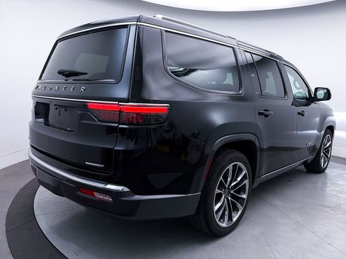 Used 2022 Jeep Wagoneer Series III w/ Premium Group I image 16