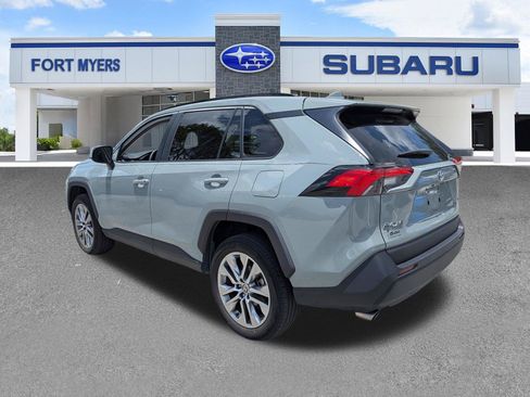 Used 2022 Toyota RAV4 XLE Premium FWD image 5