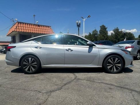Used 2020 Nissan Altima 2.5 SV FWD image 3