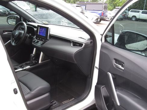 Used 2024 Toyota Corolla Cross AWD Hybrid w/ Convenience Package image 18