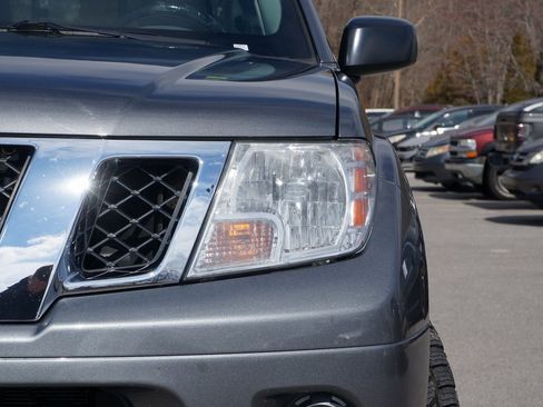 Used 2020 Nissan Frontier SV w/ SV Utility Package image 5