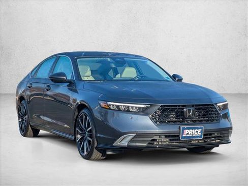 Used 2025 Honda Accord Touring image 3