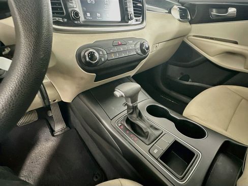 Used 2020 Kia Sorento LX FWD image 24