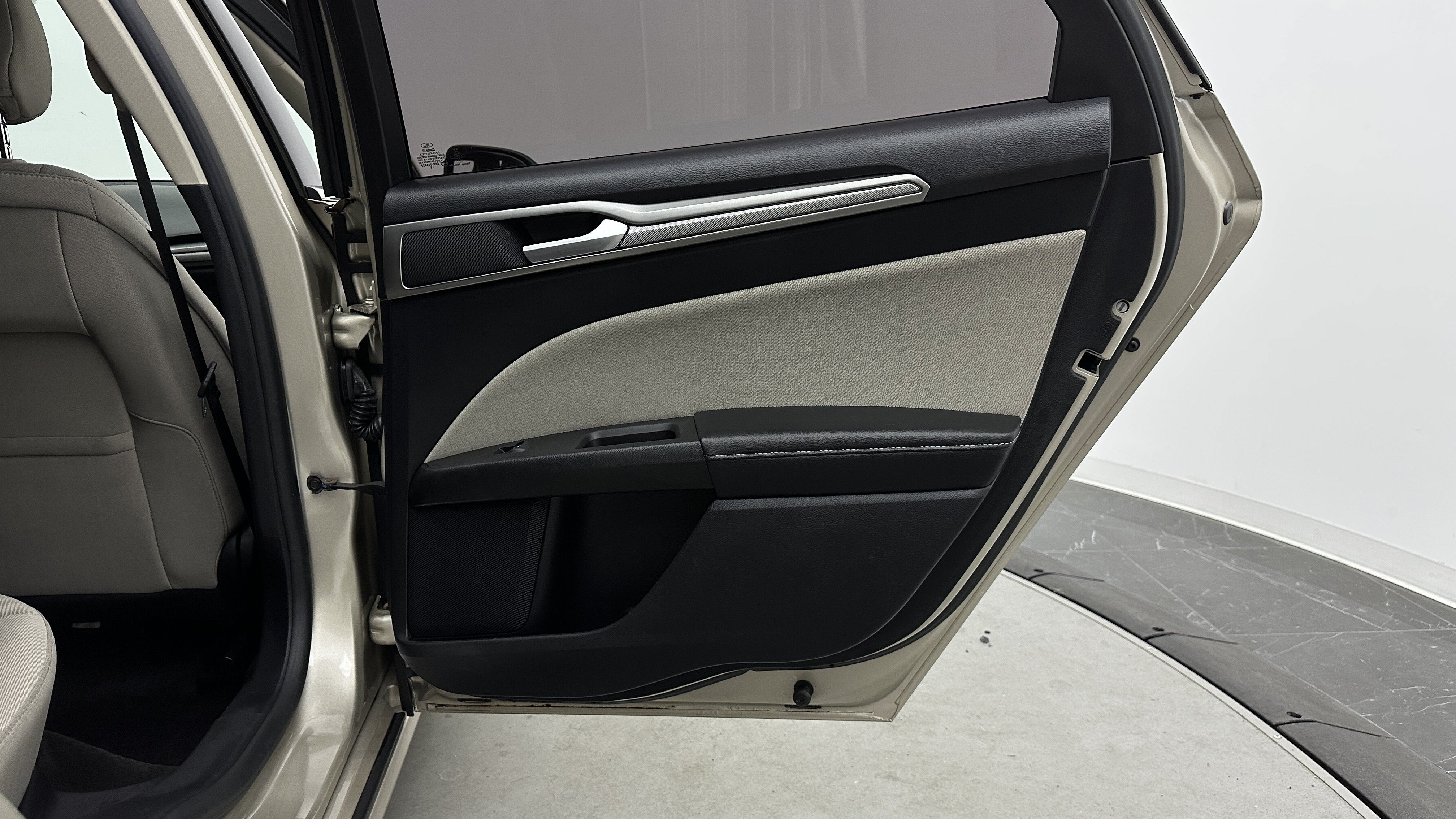 Used 2018 Ford Fusion S FWD image 28
