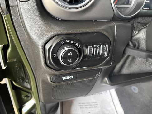Used 2021 Jeep Gladiator Rubicon AWD/4WD image 17