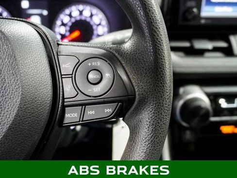 Used 2022 Toyota RAV4 LE image 17