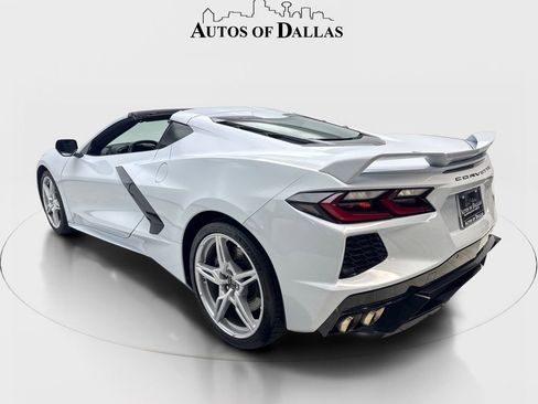 Used 2021 Chevrolet Corvette Stingray Coupe w/ Z51 Performance Package RWD image 9