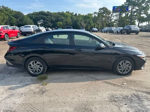 Used 2024 Hyundai Elantra SEL FWD image 18