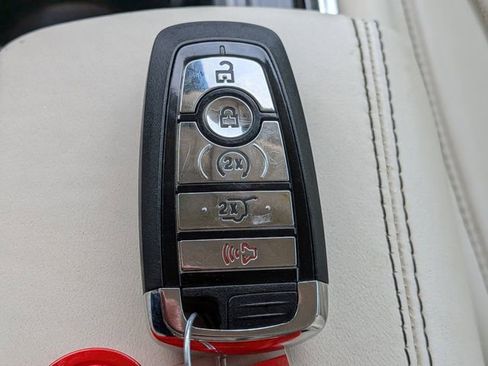 Used 2020 Lincoln Navigator Black Label w/ Cargo Convenience Package image 30