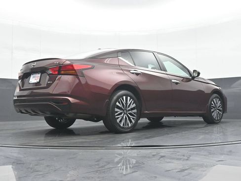 Used 2024 Nissan Altima 2.5 SV AWD/4WD image 30