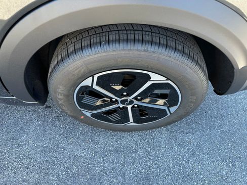 New 2026 Kia Niro EX FWD image 9