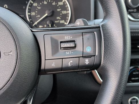 Used 2023 Nissan Rogue SV AWD/4WD image 19