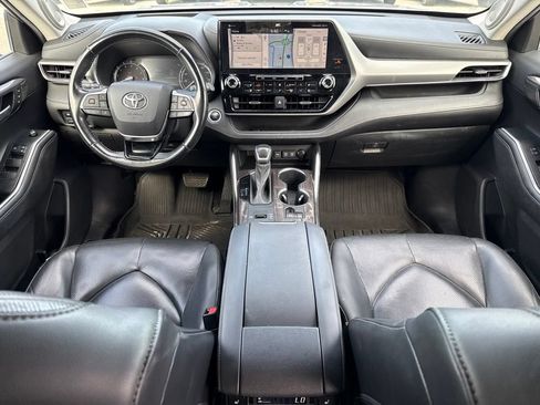 Used 2021 Toyota Highlander Platinum FWD image 12