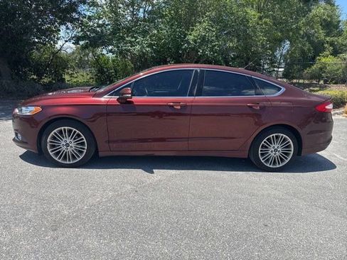 Used 2016 Ford Fusion SE w/ Equipment Group 202A FWD image 2