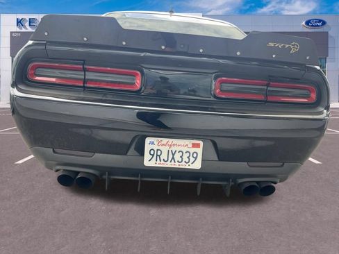 Used 2016 Dodge Challenger SRT Hellcat RWD image 4