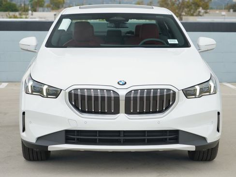New 2026 BMW 530i RWD image 2
