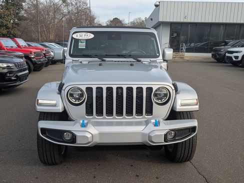 Used 2022 Jeep Wrangler Unlimited Sahara image 2