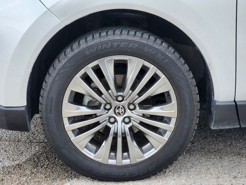 Used 2023 Toyota Venza XLE AWD/4WD image 9